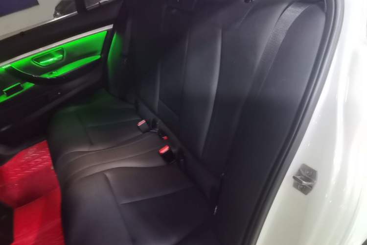 Used BMW 3 Series 2016 320Li Fashion Model Left Rear Seat