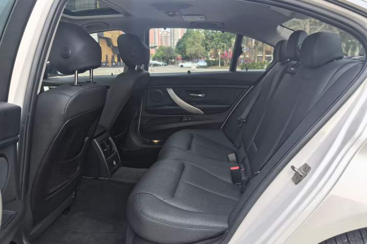 Used BMW 3 Series 2016 320Li Fashion Model Left Rear Seat