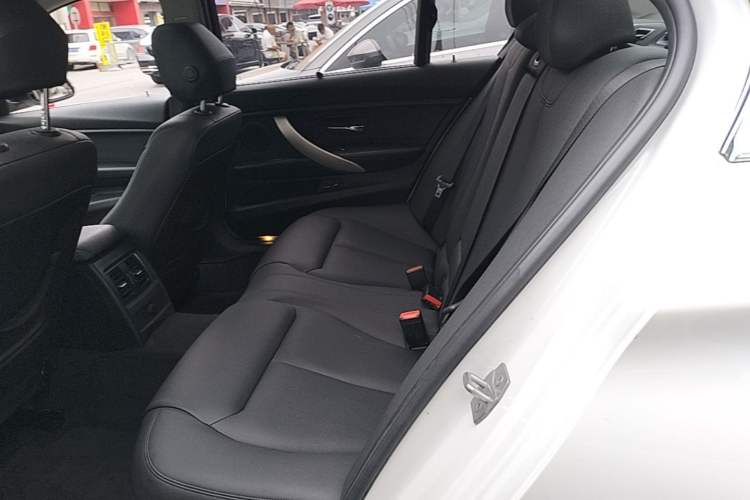 Used BMW 3 Series 2016 320Li Fashion Model Left Rear Seat