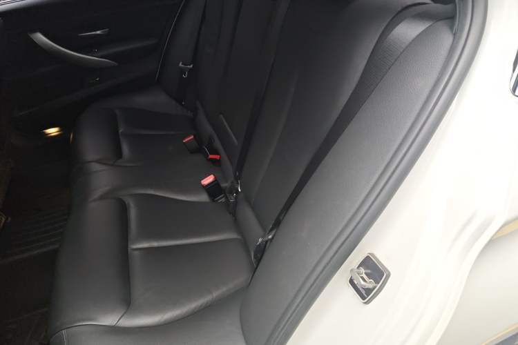 Used BMW 3 Series 2016 328Li Fashion Model Left Rear Seat