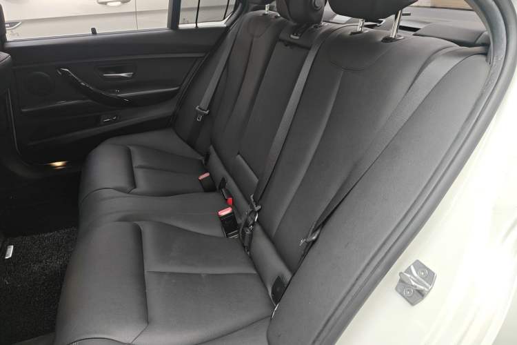 Used BMW 3 Series 2016 320Li Fashion Model Left Rear Seat