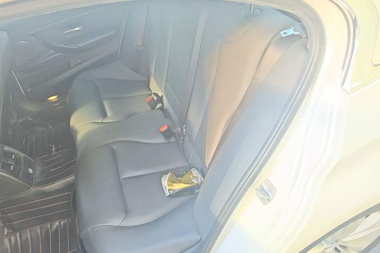 Used BMW 3 Series 2016 320Li Fashion Model Left Rear Seat