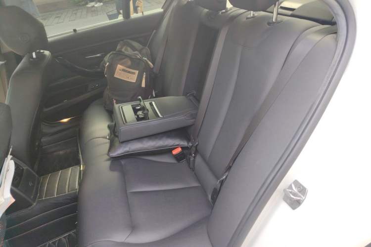 Used BMW 3 Series 2016 320Li Fashion Model Left Rear Seat