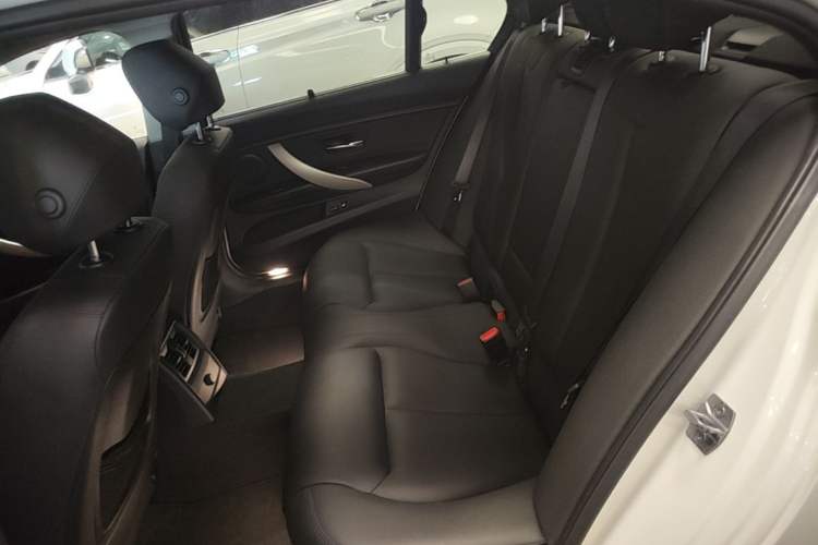 Used BMW 3 Series 2016 320Li Fashion Model Left Rear Seat