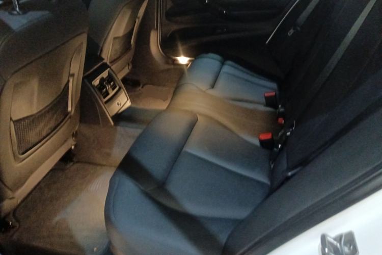 Used BMW 3 Series 2016 320Li Fashion Model Left Rear Seat