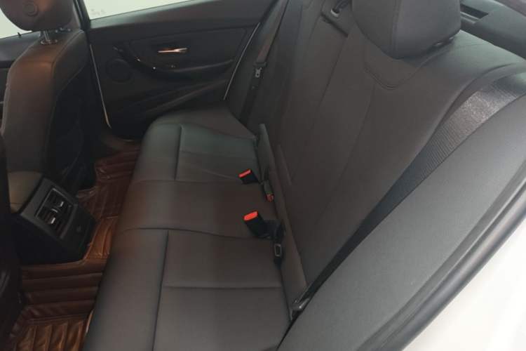 Used BMW 3 Series 2016 320i Fashion Model Left Rear Seat