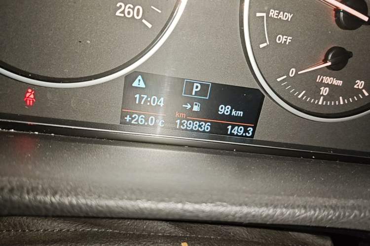 Used BMW 3 Series 2016 320Li Fashion Model Odometer Close Up