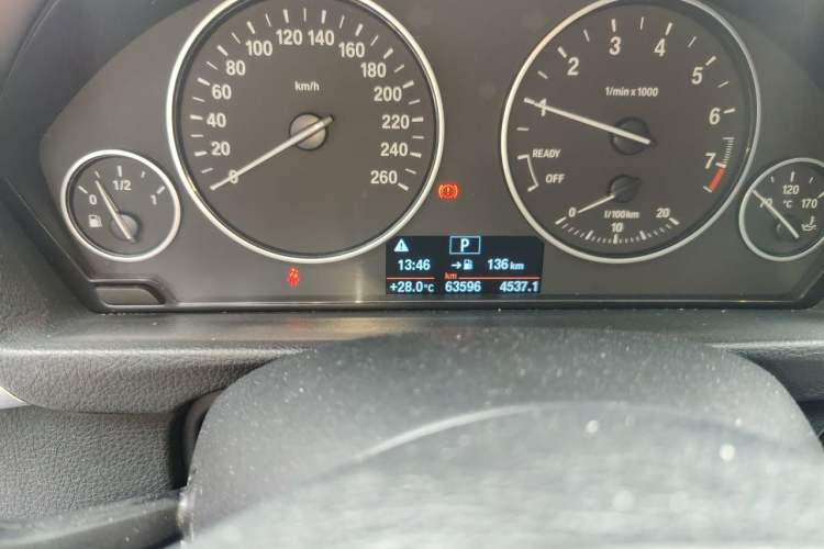 Used BMW 3 Series 2016 320Li Ambition Model Odometer Close Up