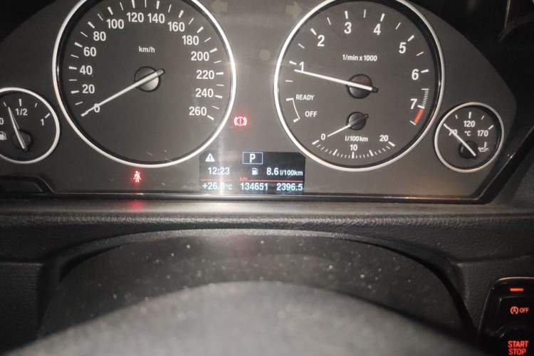 Used BMW 3 Series 2016 316i Fashion Model Odometer Close Up