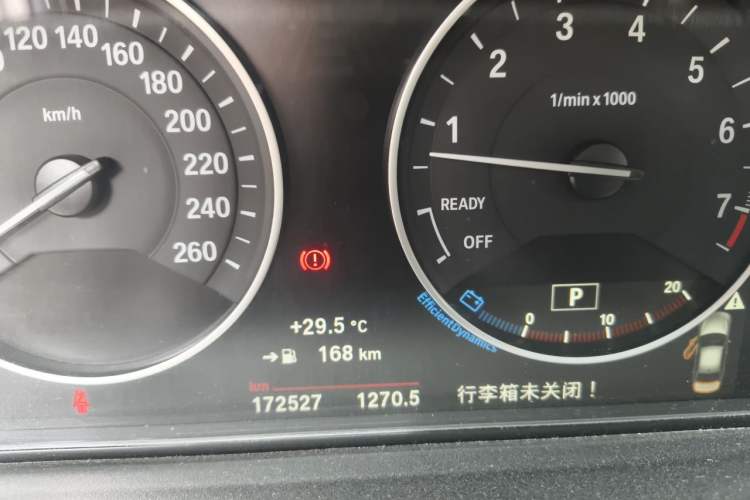 Used BMW 3 Series 2016 328Li Fashion Model Odometer Close Up