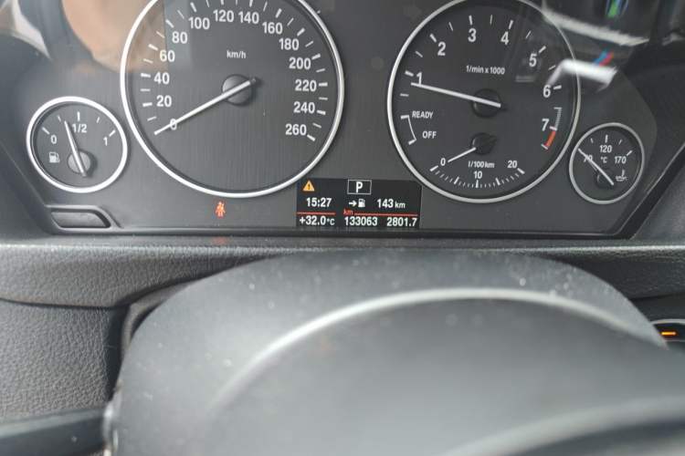 Used BMW 3 Series 2016 320Li Luxury Design Package Odometer Close Up