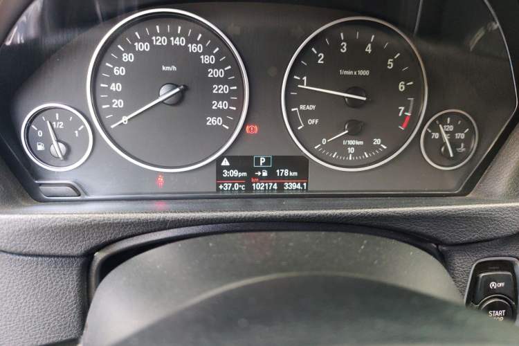 Used BMW 3 Series 2016 320Li Ambition Model Odometer Close Up