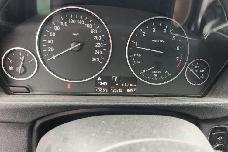 Used BMW 3 Series 2016 320Li Ambition Model Odometer Close Up