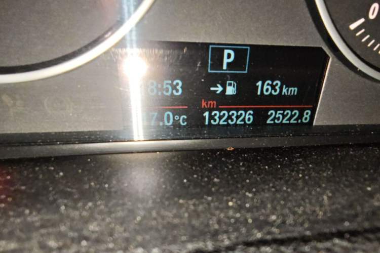 Used BMW 3 Series 2016 320i Fashion Model Odometer Close Up