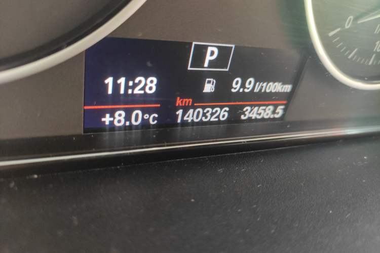 Used BMW 3 Series 2016 320Li Fashion Model Odometer Close Up