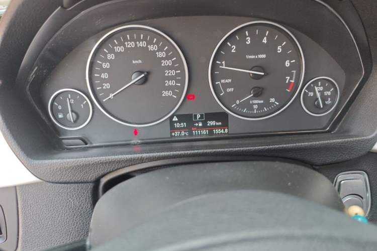 Used BMW 3 Series 2016 316Li Fashion Model Odometer Close Up