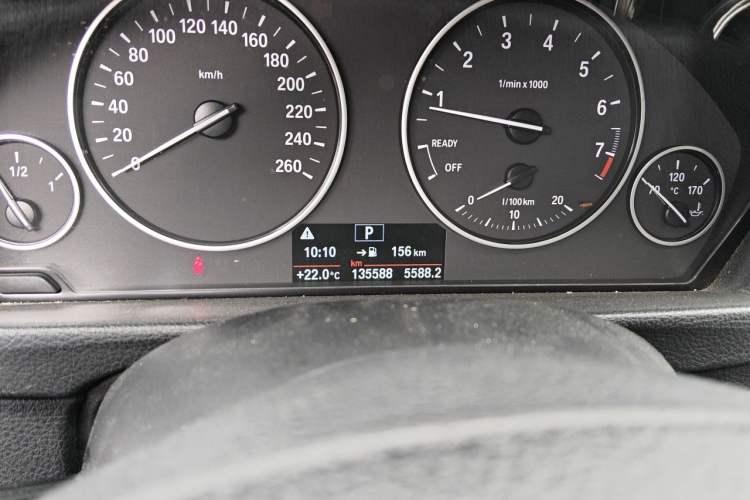 Used BMW 3 Series 2016 316i Fashion Model Odometer Close Up