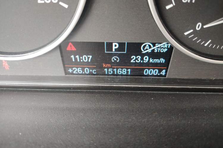 Used BMW 3 Series 2016 320i Fashion Model Odometer Close Up