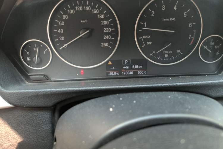 Used BMW 3 Series 2016 320Li Fashion Model Odometer Close Up