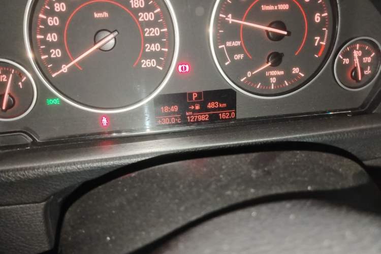 Used BMW 3 Series 2016 320i M Sport Odometer Close Up