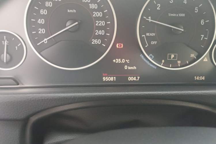 Used BMW 3 Series 2016 320i M Sport Odometer Close Up