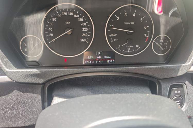 Used BMW 3 Series 2016 320Li Fashion Model Odometer Close Up