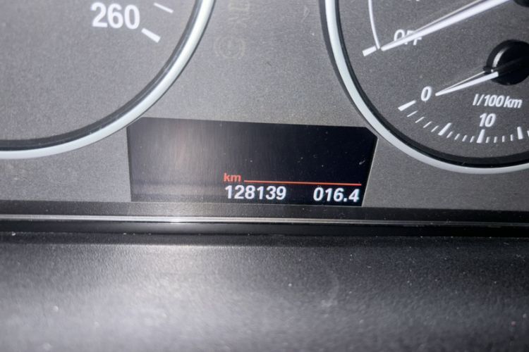 Used BMW 3 Series 2016 320Li Ambition Model Odometer Close Up