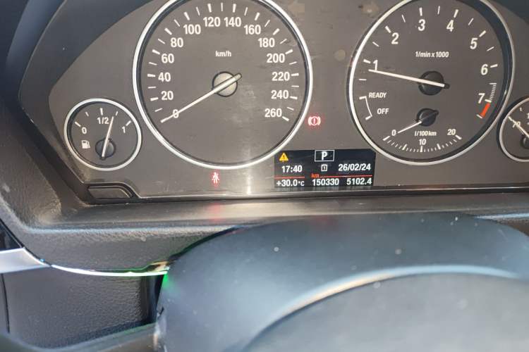 Used BMW 3 Series 2016 320i Fashion Model Odometer Close Up