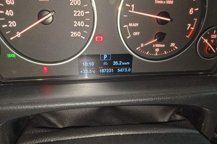 Used BMW 3 Series 2016 320Li Ambition Model Odometer Close Up