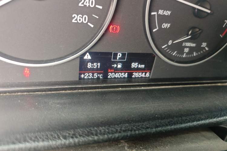 Used BMW 3 Series 2016 320Li Ambition Model Odometer Close Up