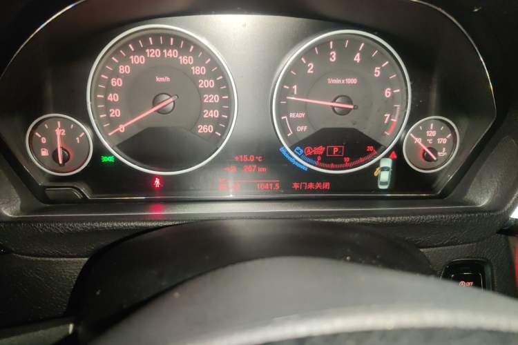 Used BMW 3 Series 2016 328Li Fashion Model Odometer Close Up