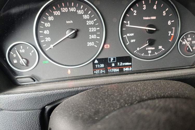 Used BMW 3 Series 2016 320i Fashion Model Odometer Close Up