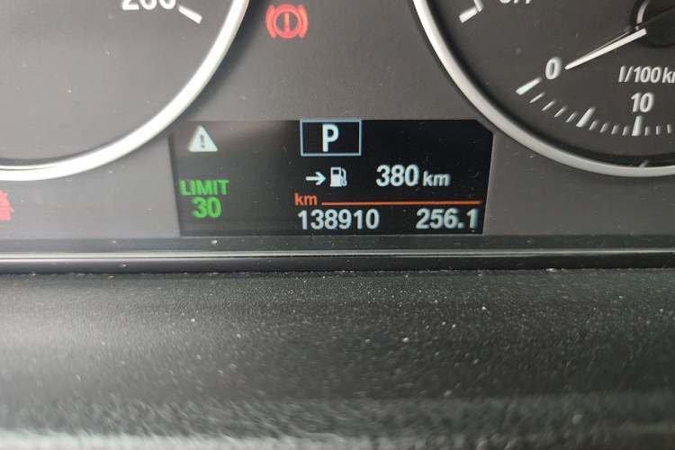 Used BMW 3 Series 2016 320Li Ambition Model Odometer Close Up