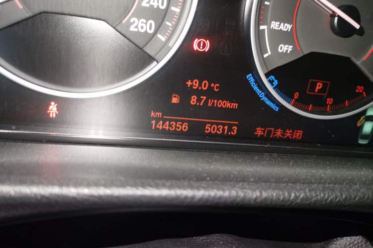 Used BMW 3 Series 2016 320Li Ambition Model Odometer Close Up