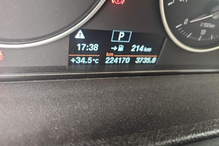 Used BMW 3 Series 2016 320Li Ambition Model Odometer Close Up