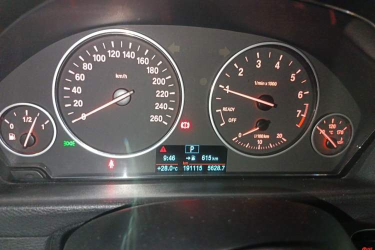 Used BMW 3 Series 2016 320Li Ambition Model Odometer Close Up