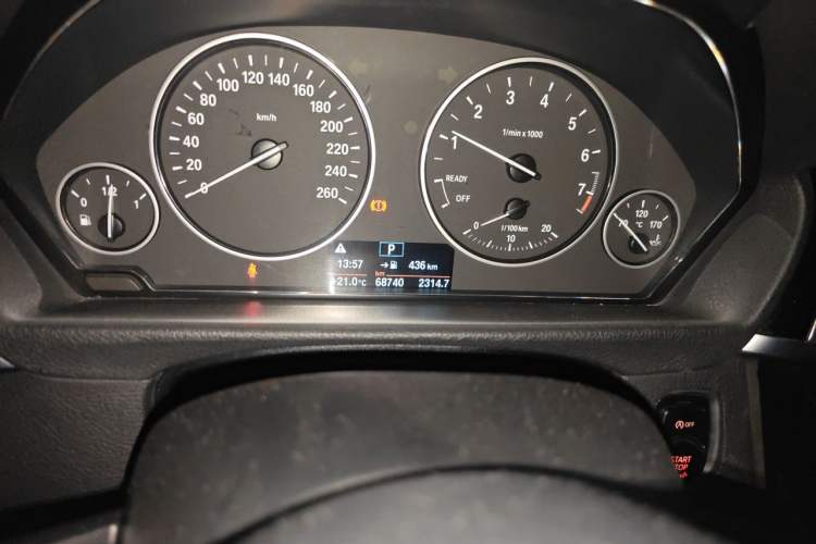 Used BMW 3 Series 2016 328Li Fashion Model Odometer Close Up