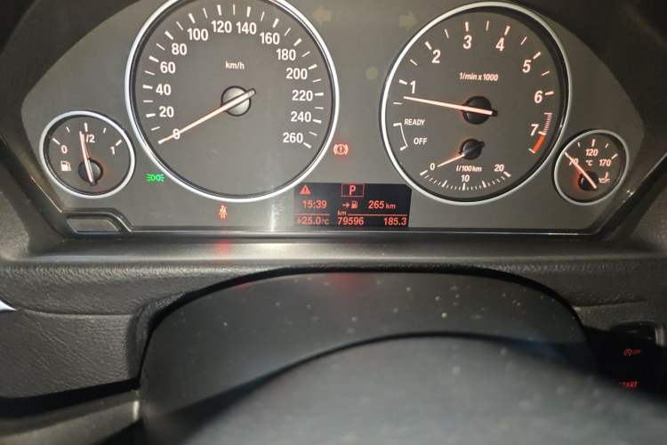 Used BMW 3 Series 2016 320i Fashion Model Odometer Close Up