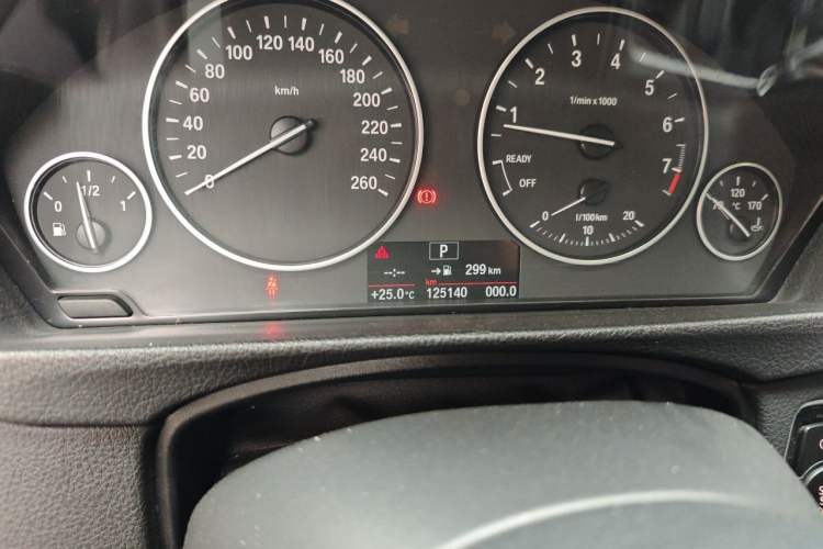 Used BMW 3 Series 2016 320Li Ambition Model Odometer Close Up