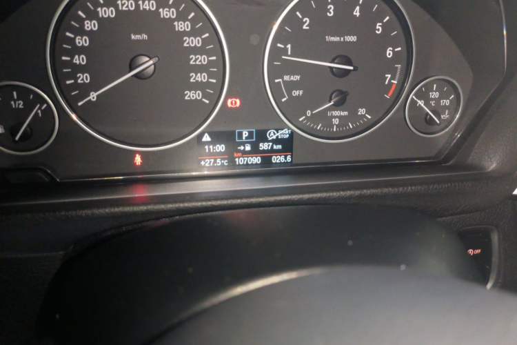 Used BMW 3 Series 2016 320Li Ambition Model Odometer Close Up