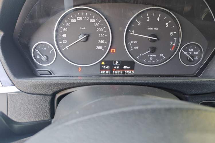 Used BMW 3 Series 2016 316Li Fashion Model Odometer Close Up