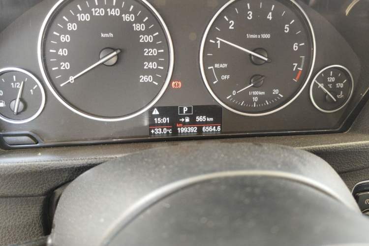 Used BMW 3 Series 2016 320Li Ambition Model Odometer Close Up