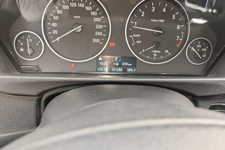 Used BMW 3 Series 2016 320Li Ambition Model Odometer Close Up