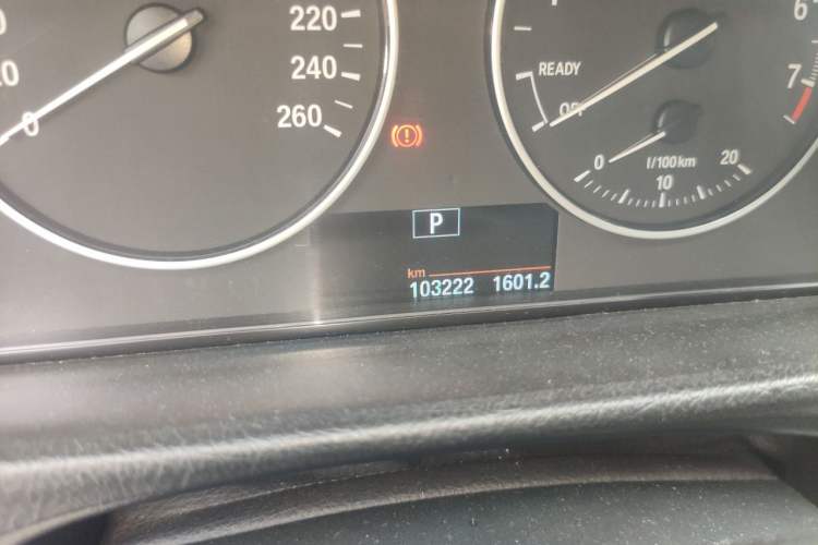 Used BMW 3 Series 2016 320Li Ambition Model Odometer Close Up