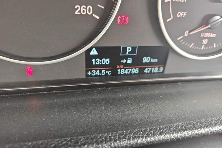 Used BMW 3 Series 2016 320Li Ambition Model Odometer Close Up