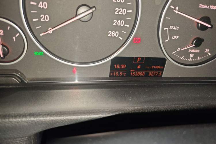 Used BMW 3 Series 2016 320i Fashion Model Odometer Close Up
