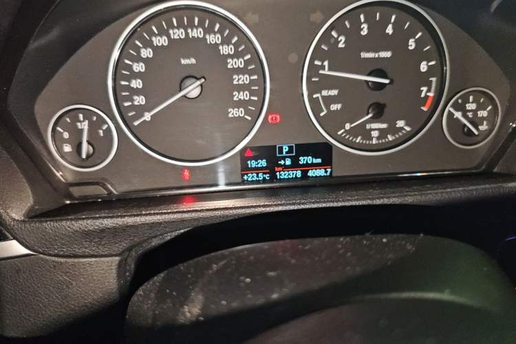 Used BMW 3 Series 2016 320Li Ambition Model Odometer Close Up