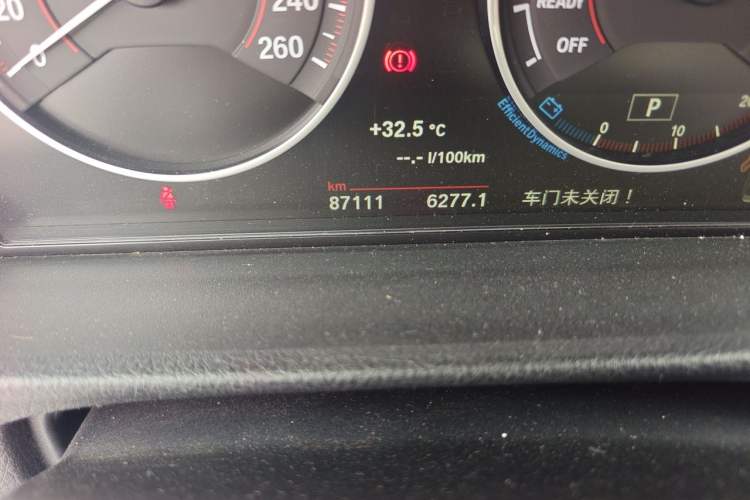 Used BMW 3 Series 2016 320i M Sport Odometer Close Up