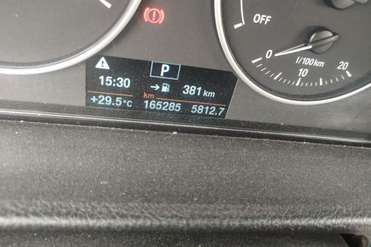 Used BMW 3 Series 2016 316i Fashion Model Odometer Close Up