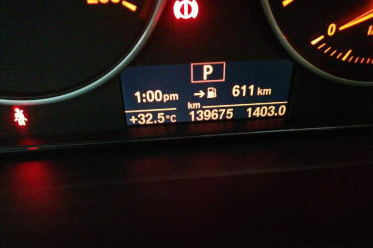Used BMW 3 Series 2016 320Li Ambition Model Odometer Close Up